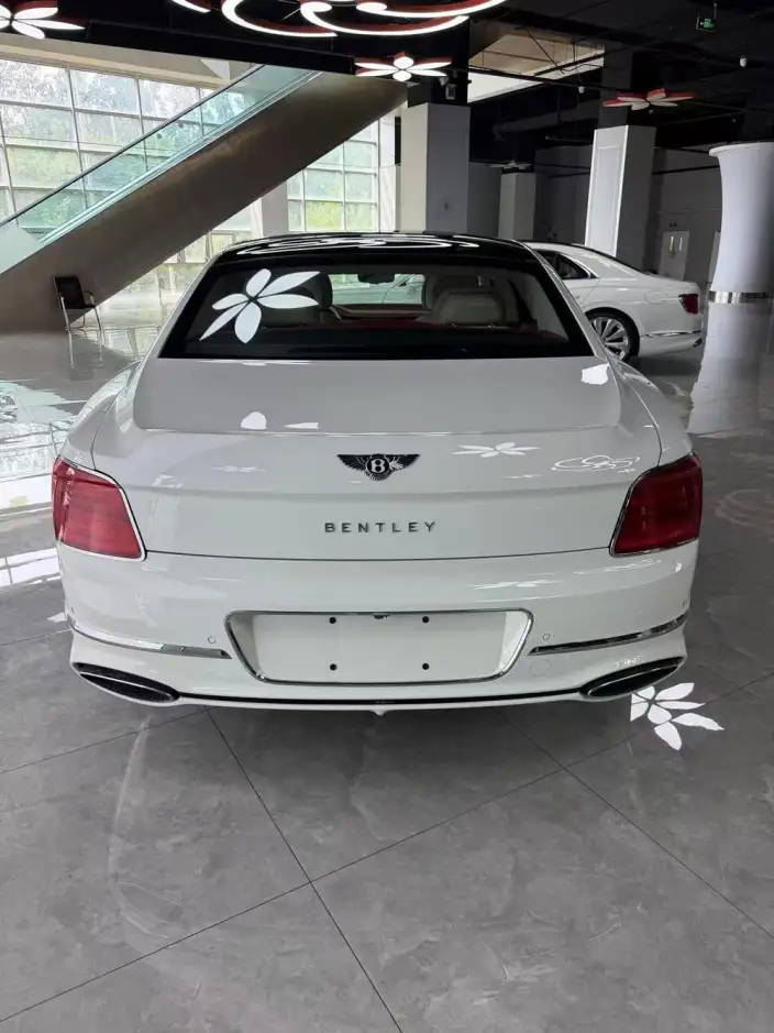 Bentley Flying Spur 2026 Model 4.0T V8 Standard Edition