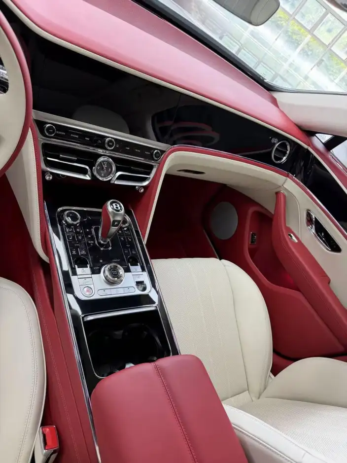 Bentley Flying Spur 2026 Model 4.0T V8 Standard Edition – фото 7