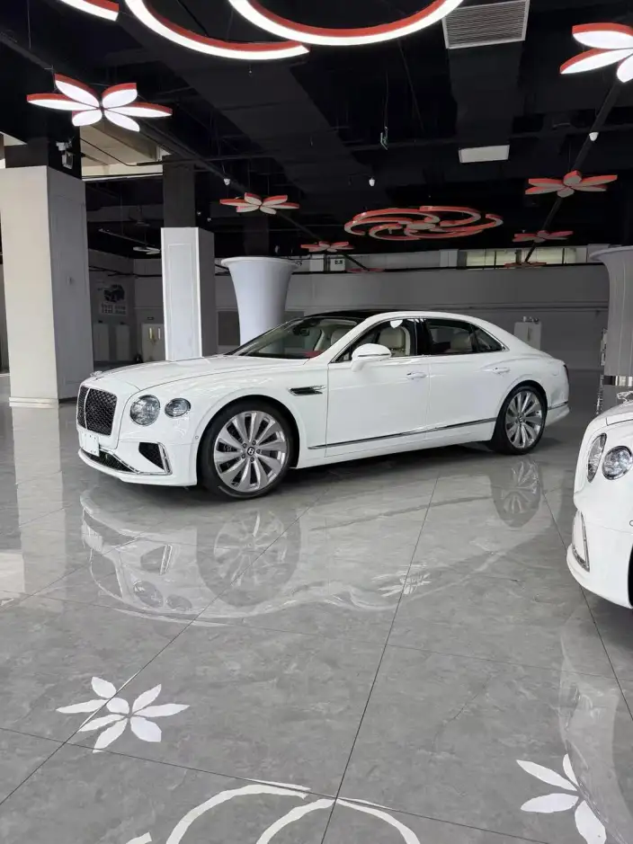 Bentley Flying Spur 2026 Model 4.0T V8 Standard Edition – фото 8