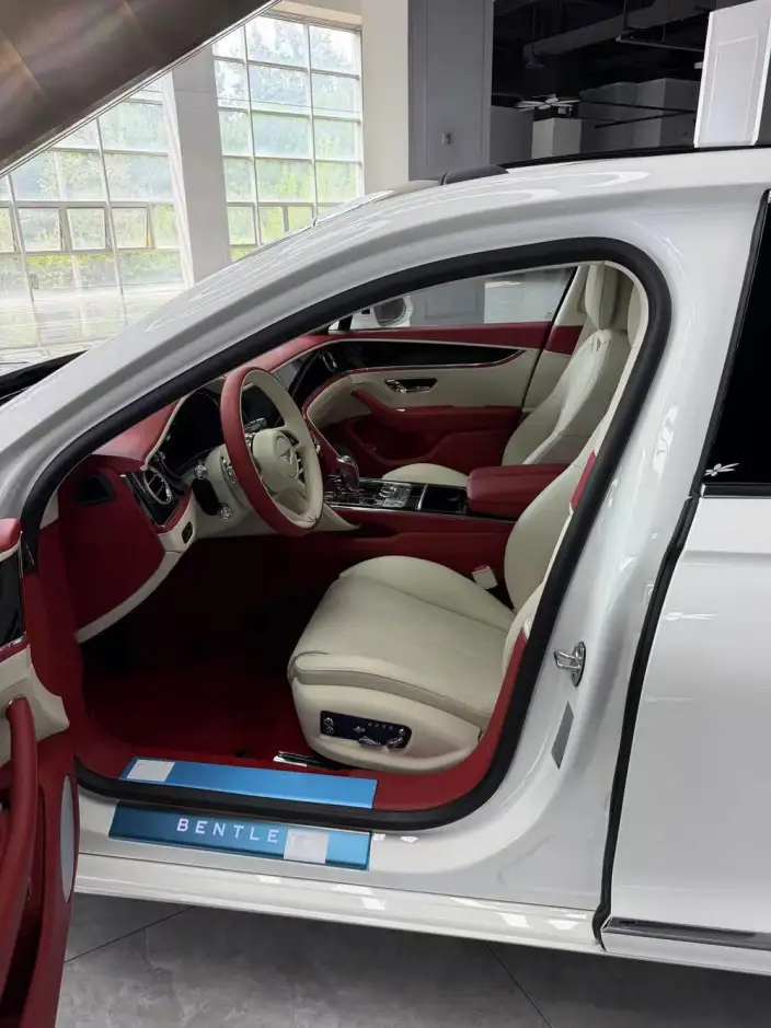 Bentley Flying Spur 2026 Model 4.0T V8 Standard Edition – фото 9