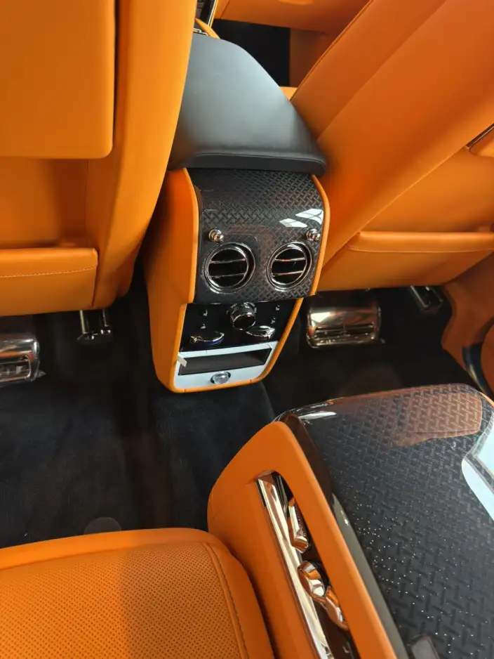 Cullinan 2026 Model Black Badge – фото 6