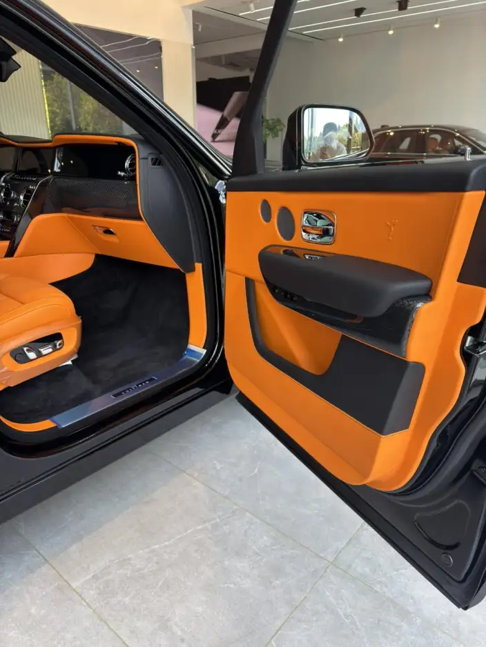 Cullinan 2026 Model Black Badge – фото 9