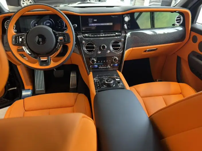 Cullinan 2026 Model Black Badge – фото 10