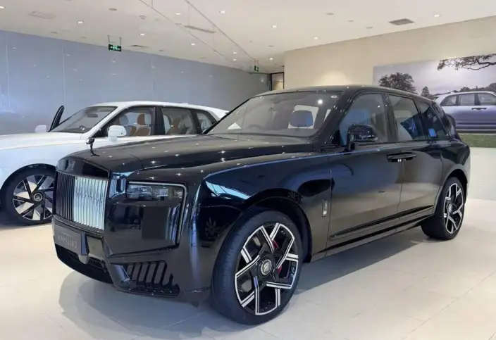 Cullinan 2026 Model Black Badge – фото 1