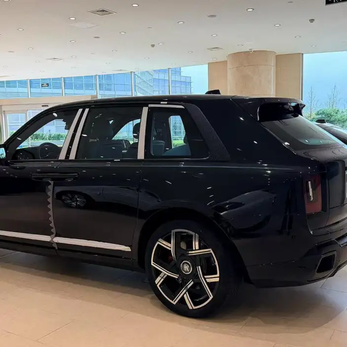 Cullinan 2026 Model Black Badge – фото 6