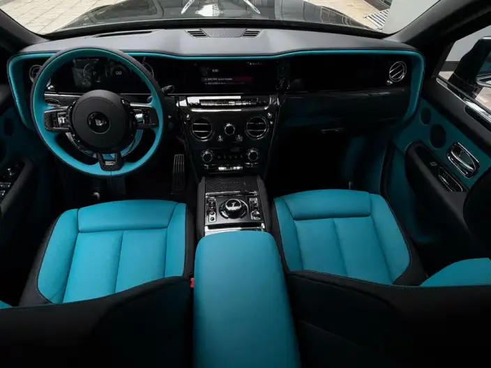 Cullinan 2026 Model Black Badge – фото 8
