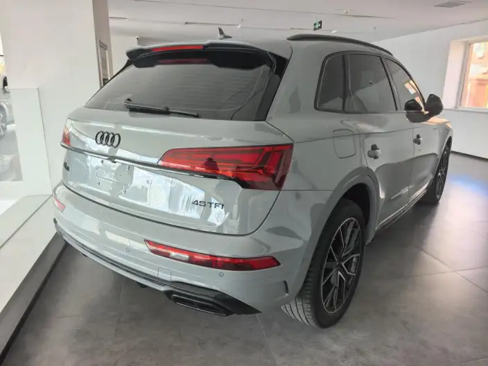 Audi Q5L 2023 Model 45T Luxury Dynamic Model – фото 4