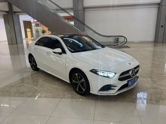 Mercedes-Benz A-class 2023 Model A 200 L Sports sedan Fashion Edition – фото 3