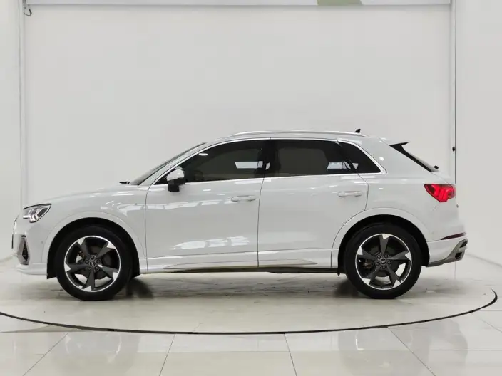 AUDI Q3 2022 Model 35 TFSI Fashion Dynamic Model