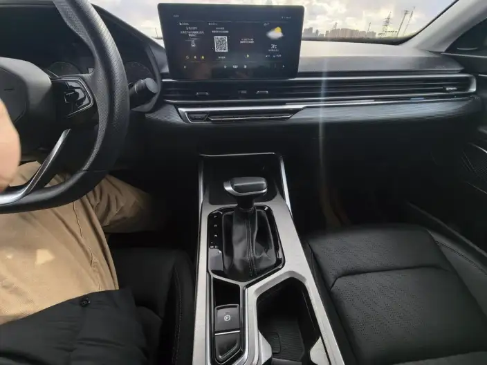 Geely Emgrand 2022 Model No. 4 Gen 1.5L CVT Elite Model – фото 9