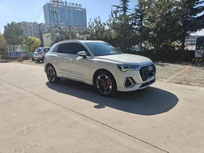 AUDI Q3 2022 Model 35 TFSI Fashion Dynamic Model