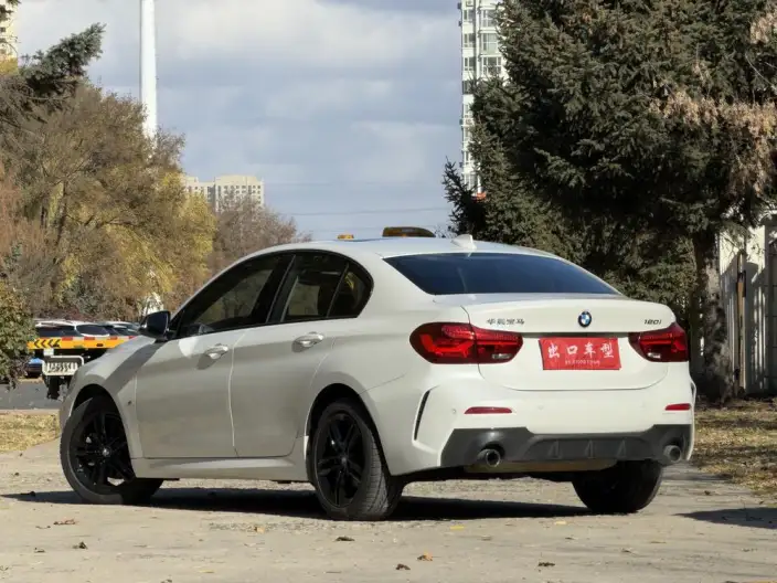 BMW 1 Series 2023 Model 120i M Sports Night Edition – фото 4