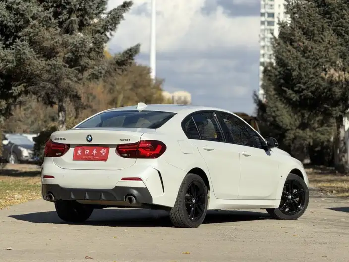 BMW 1 Series 2023 Model 120i M Sports Night Edition – фото 6
