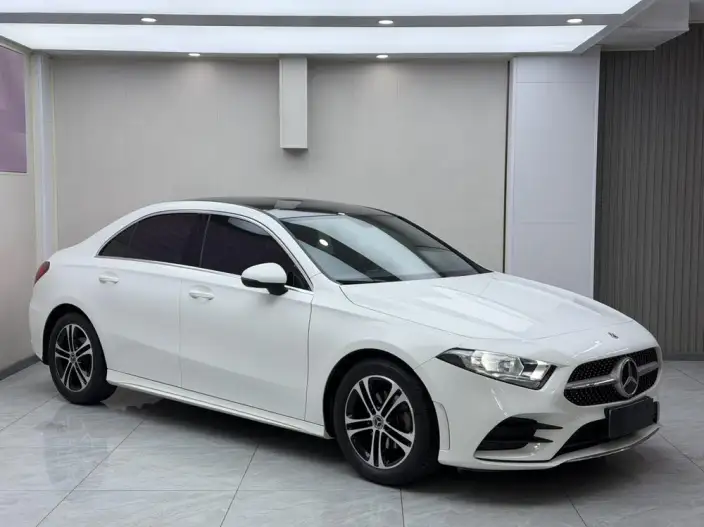 Mercedes-Benz A-class 2022 Model Facelift A 180 L Sports sedan – фото 3