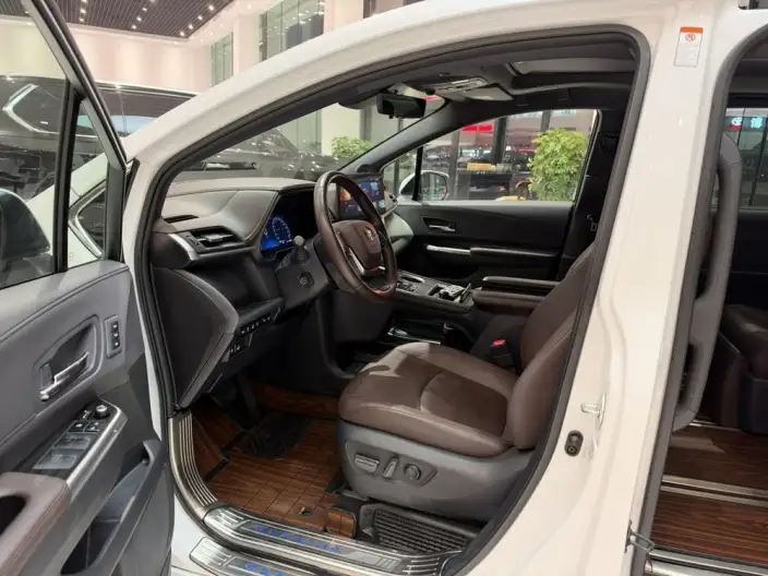 Granvia 2023 Model Intelligent Hybrid 2.5L Flagship VIP – фото 10