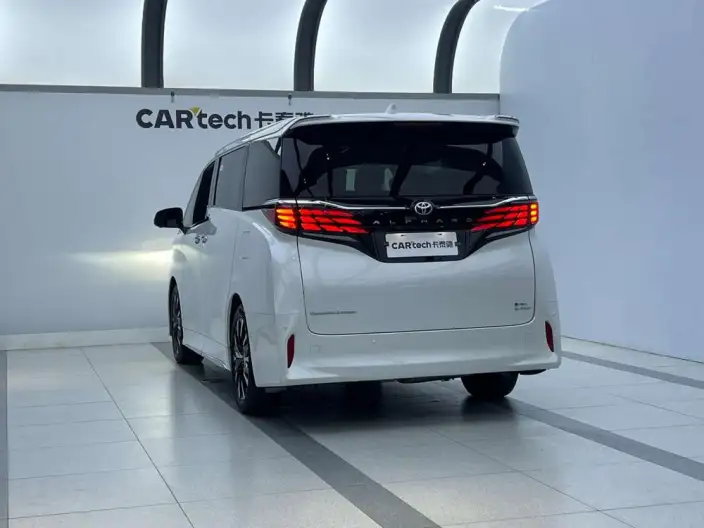 Elfa 2025 Model 2.5L Intelligent Hybrid 4WD Noble Gold Edition