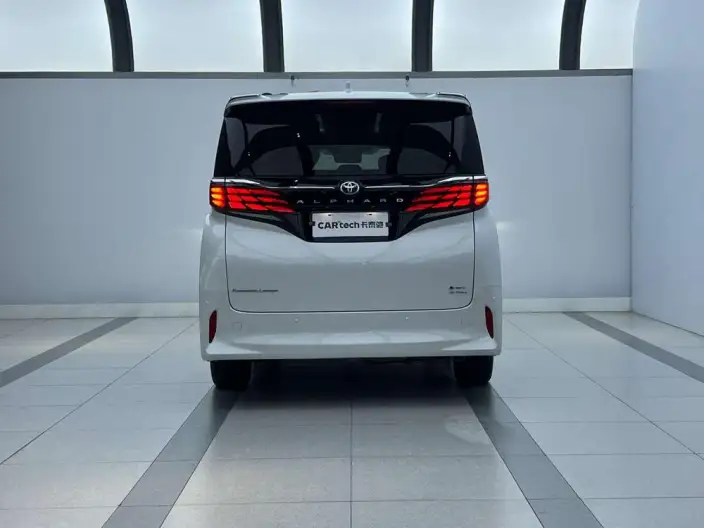 Elfa 2025 Model 2.5L Intelligent Hybrid 4WD Noble Gold Edition