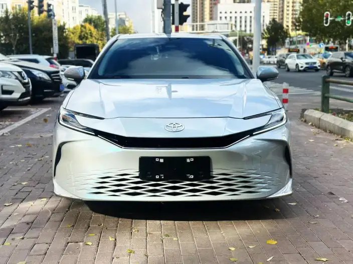 Toyota Camry 2024 Model Hybrid 2.0HGVP Deluxe Edition