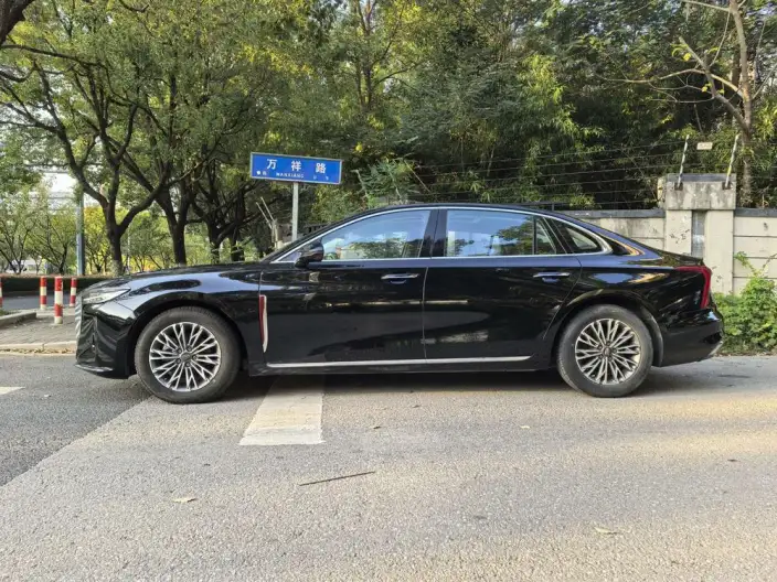Hongqi H5 2023 Model 1.5T DCT Flag Rhythm Edition