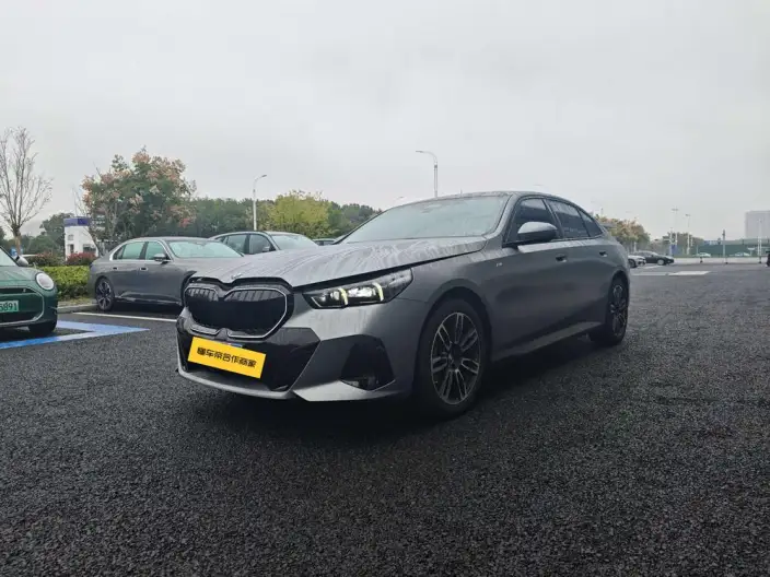 BMW 5 Series 2025 Model 525Li M Sports Set – фото 1
