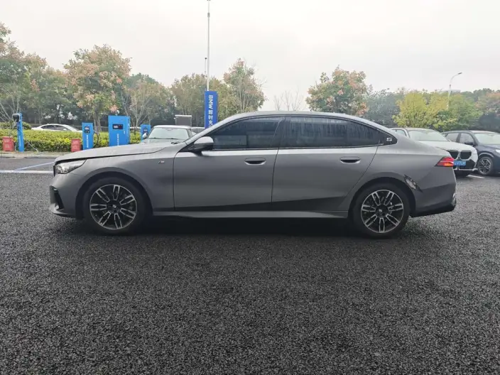 BMW 5 Series 2025 Model 525Li M Sports Set – фото 2