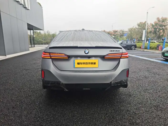 BMW 5 Series 2025 Model 525Li M Sports Set – фото 3
