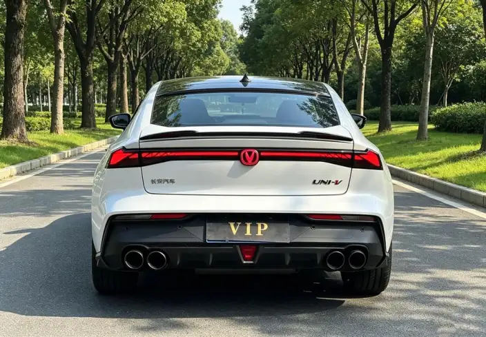Changan UNI-V 2022 Model 1.5T Sports Edition – фото 6