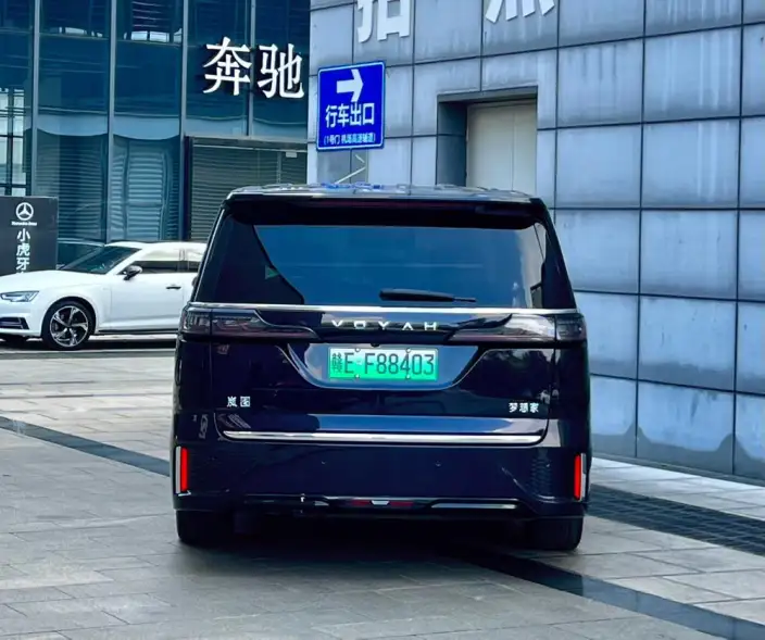 VOYAH Dreamer PHEV 2024 Model Ultra-long Endurance Ultimate Edition – фото 5
