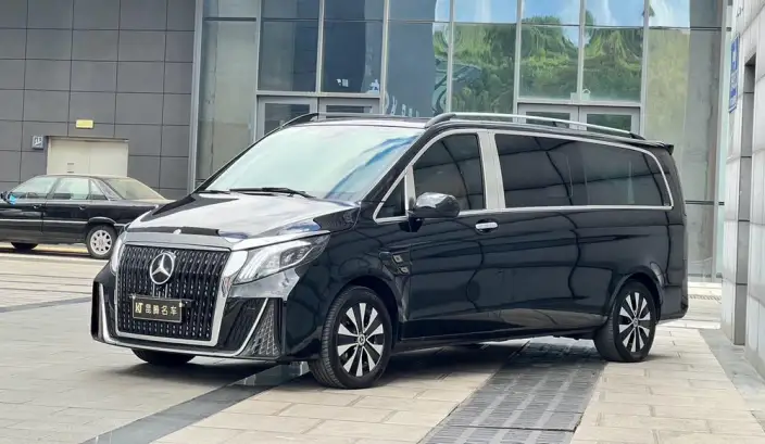 Viano 2023 Model 2.0T Elite Edition 7 seat – фото 1