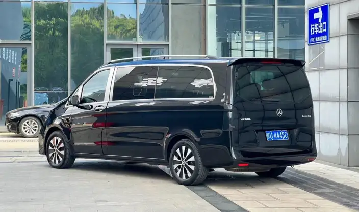 Viano 2023 Model 2.0T Elite Edition 7 seat – фото 4