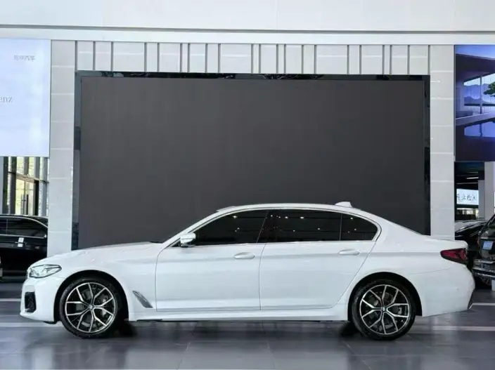 BMW 5 Series 2022 Model Facelift 530Li Exclusive Model M Sports Set – фото 3