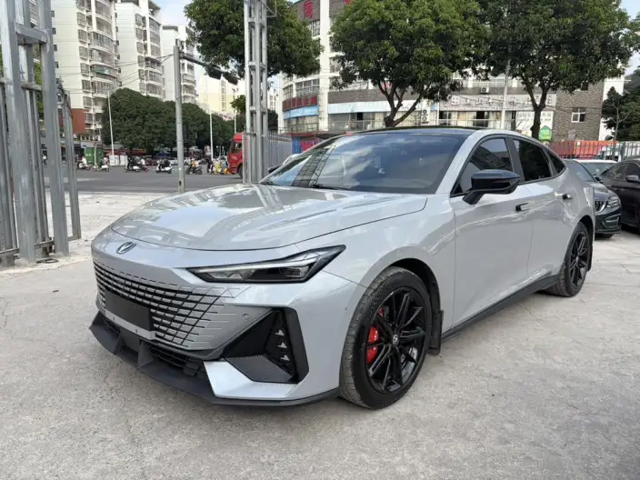 Changan UNI-V 2023 Model 1.5T Noble Model – фото 1