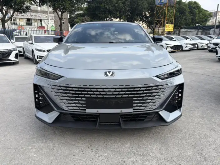 Changan UNI-V 2023 Model 1.5T Noble Model – фото 2