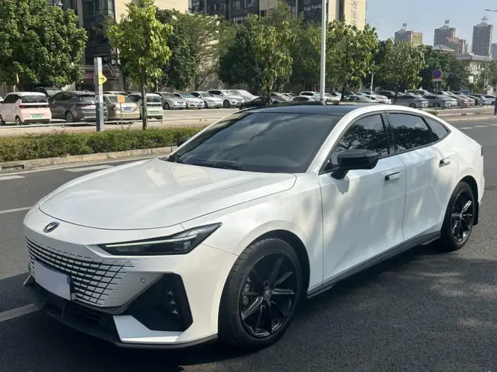 Changan UNI-V 2023 Model 1.5T Noble Model – фото 1