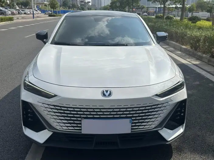 Changan UNI-V 2023 Model 1.5T Noble Model – фото 2