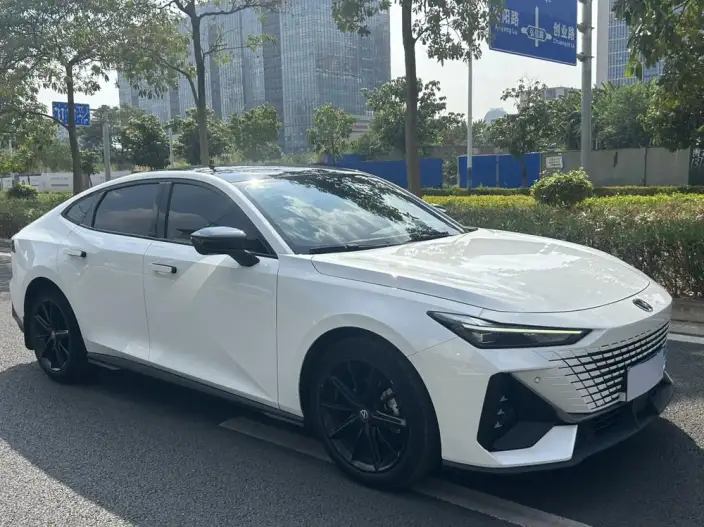 Changan UNI-V 2023 Model 1.5T Noble Model – фото 3