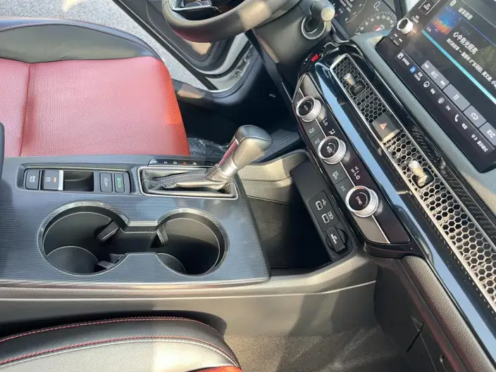 Honda Civic 2022 Model 240TURBO CVT Combustion Edition – фото 7