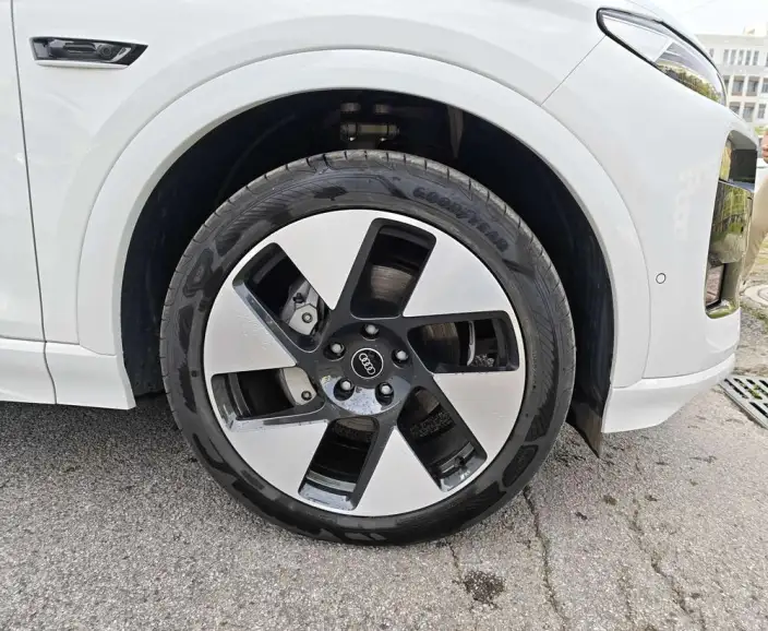 AUDI Q6L e-tron 2026 Model First Edition Pilot Edition – фото 9