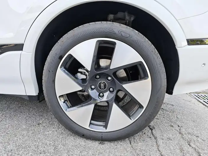 AUDI Q6L e-tron 2026 Model First Edition Pilot Edition – фото 6