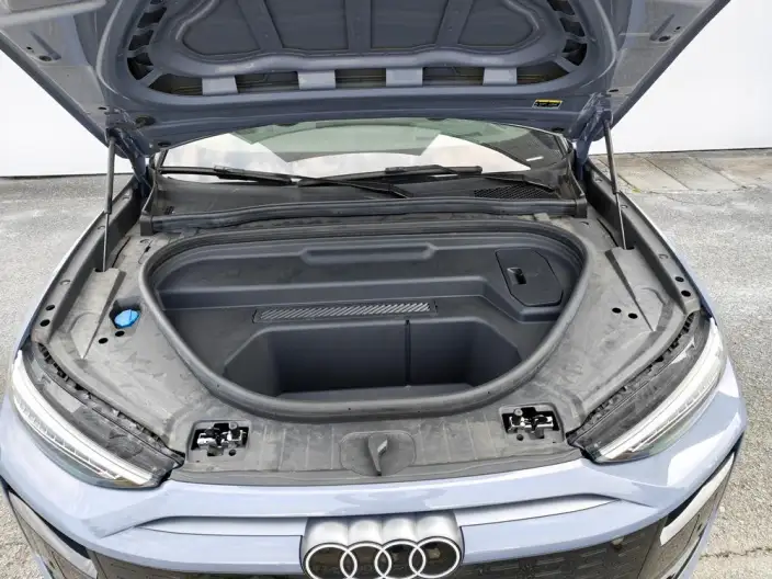 AUDI Q6L e-tron 2026 Model First Edition Pilot Edition – фото 7