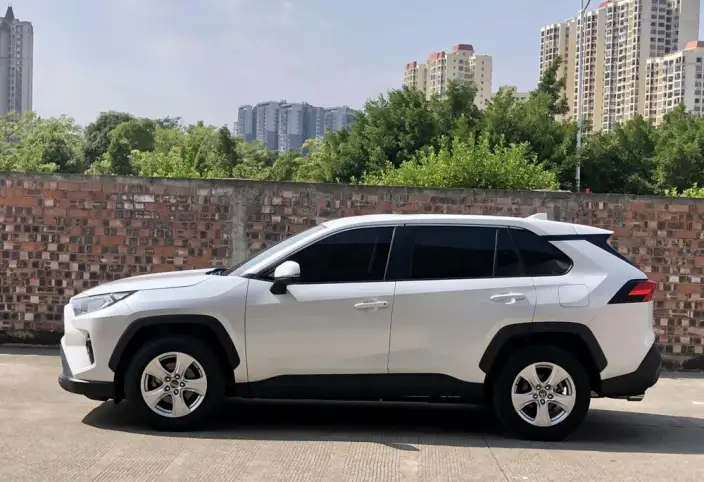 Toyota RAV4 2023 Model 2.0L CVT 2WD Urban Edition – фото 3