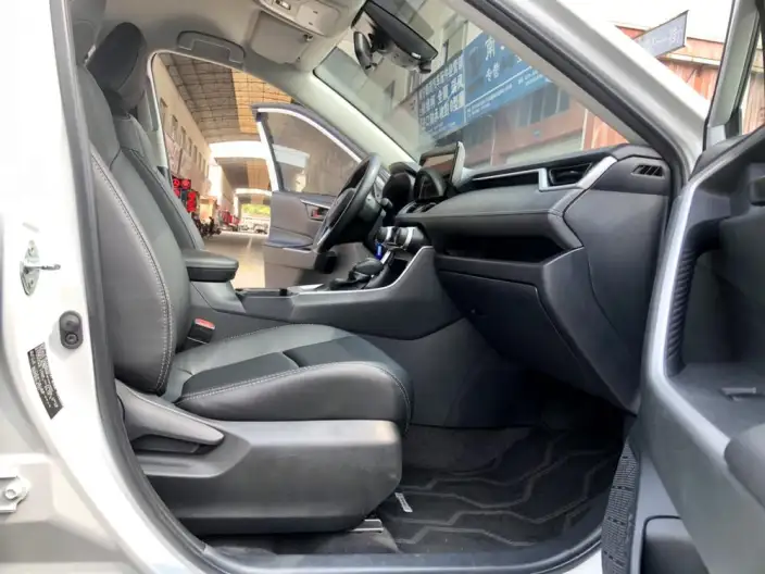Toyota RAV4 2023 Model 2.0L CVT 2WD Urban Edition – фото 6