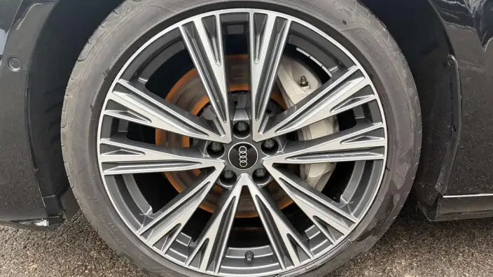 Audi A6L 2023 Model 55 TFSI quattro Exclusive Dynamic Model – фото 8