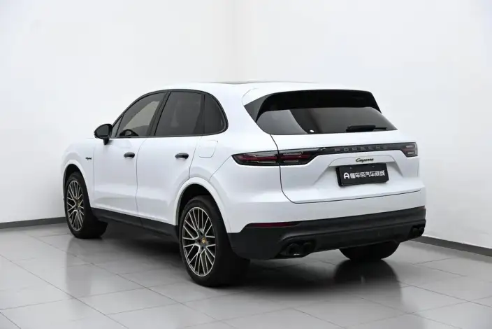 Cayenne E-Hybrid 2023 Model Cayenne E-Hybrid 2.0T Platinum edition – фото 5