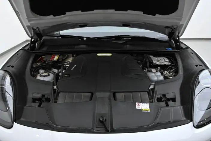 Cayenne E-Hybrid 2023 Model Cayenne E-Hybrid 2.0T Platinum edition – фото 10