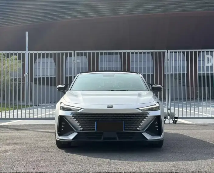 Changan UNI-V 2022 Model 1.5T Noble Model – фото 2