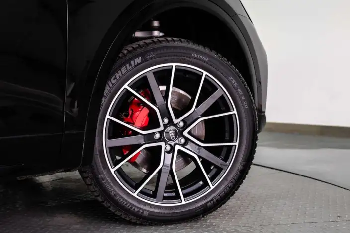 Audi Q5L 2026 Model quattro 45th Anniversary Collector Edition Edition 45TFSI Luxury Dynamic Model – фото 9