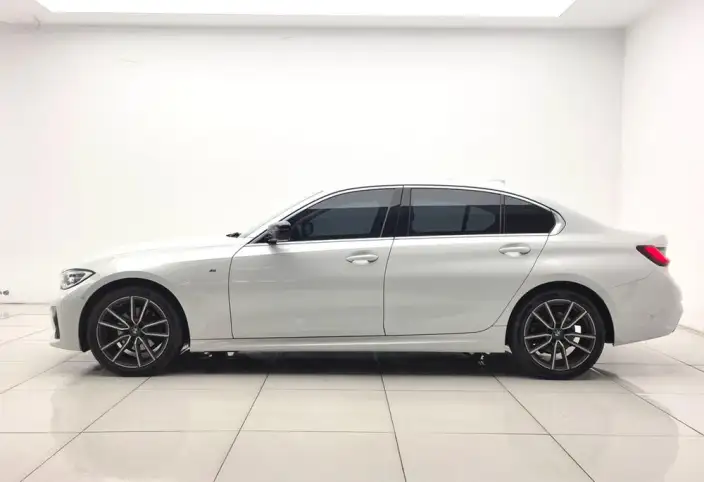 BMW 3 Series 2022 Model 325Li M Sports Set – фото 3