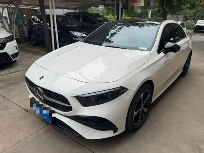 Mercedes-Benz A-class 2024 Model A 200 L Fashion Edition – фото 1
