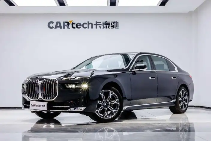 BMW 7 Series 2023 Model 735Li Luxury Set – фото 1